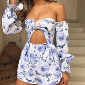 White Fox Boutique Blue Floral La Rousse Playsuit Size Medium NWT